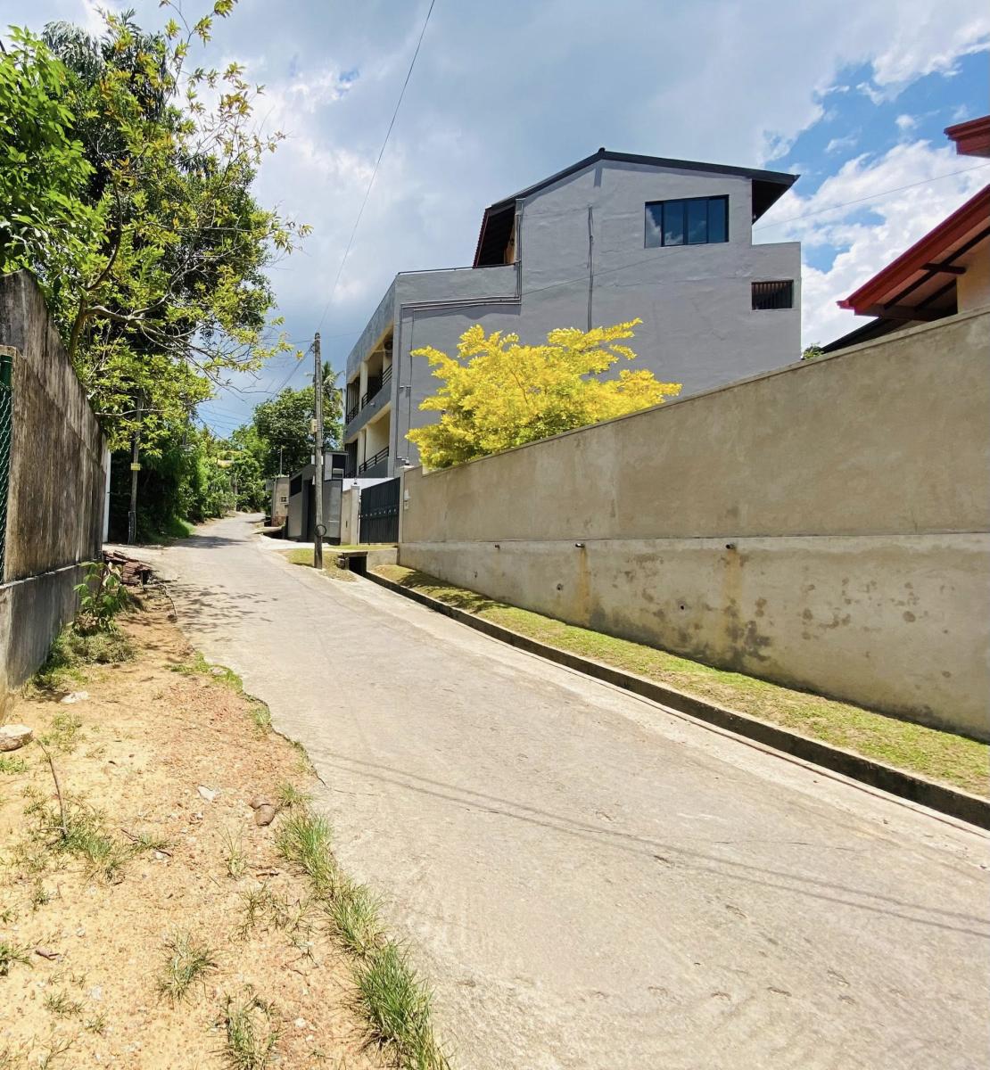 Land for Sale in Athurugiriya 