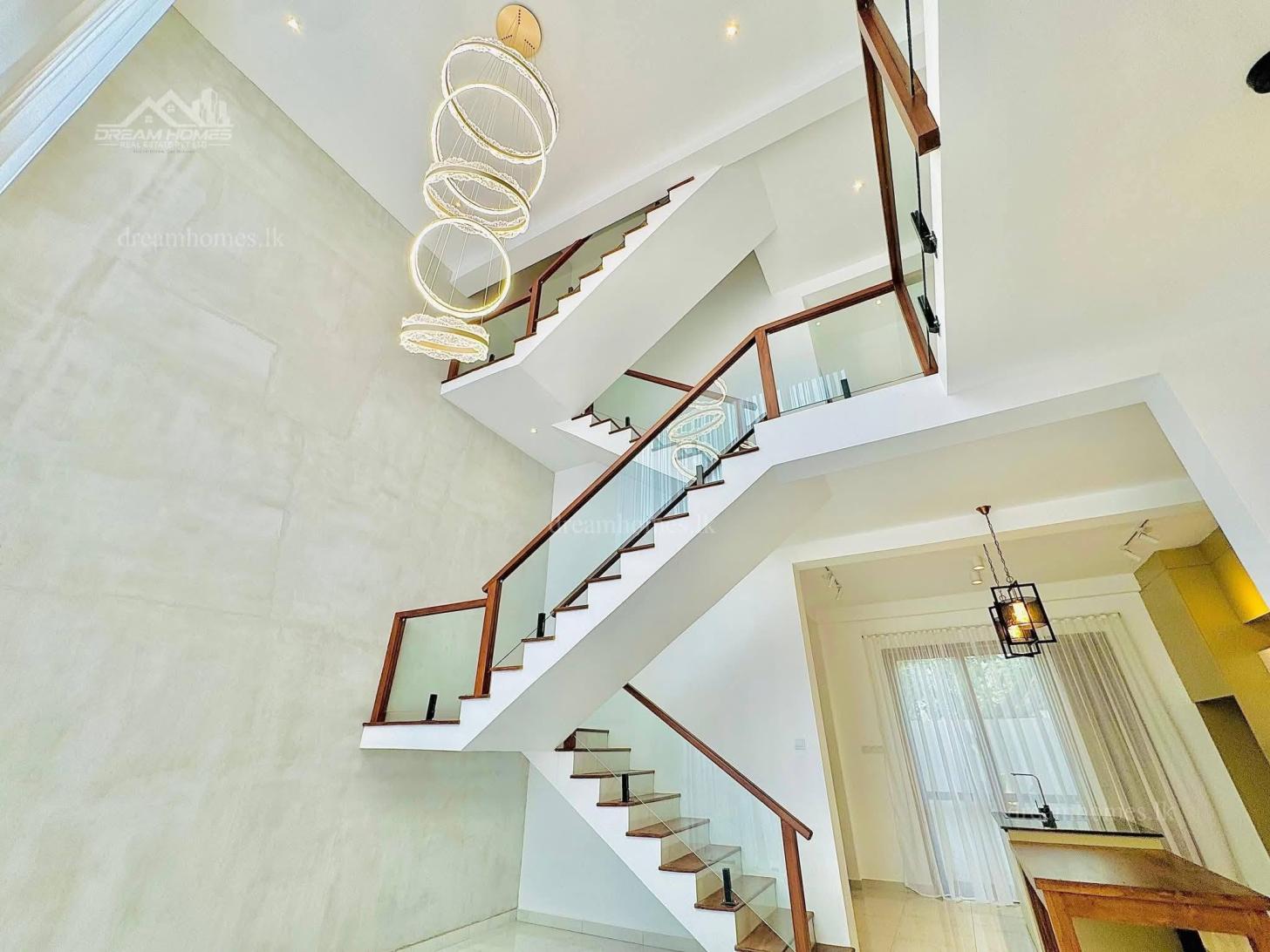BRAND NEW LUXURY HOUSE FOR SALE IN MAHARAGAMA.